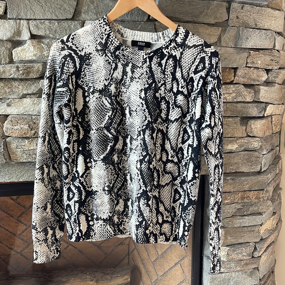 AQUA 100% Cashmere Black/Ivory Reptile XS